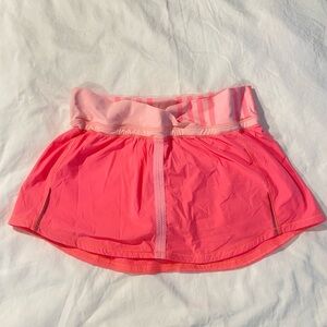 LULULEMON rare skirt. Size 6.